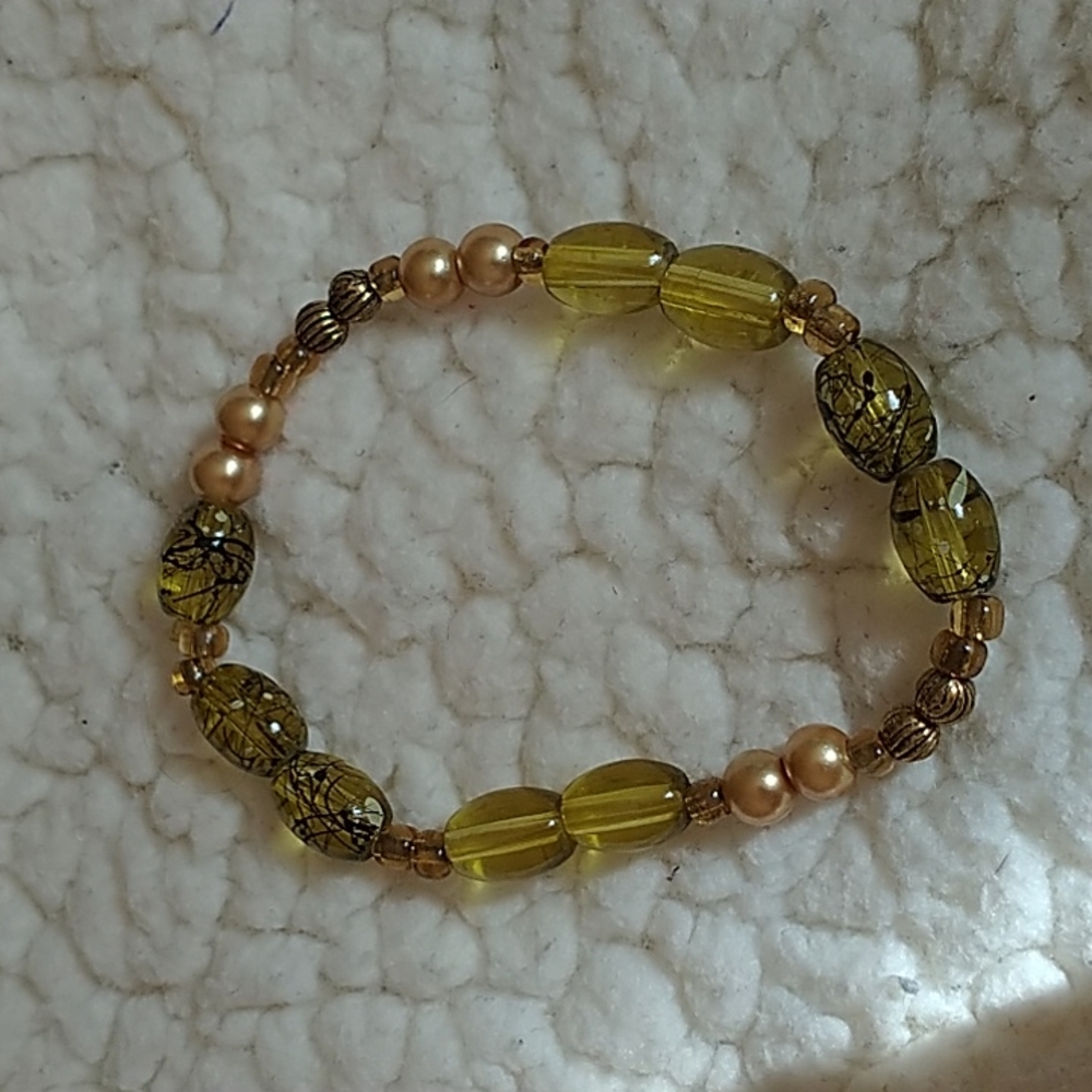 Glass bead bracelet
